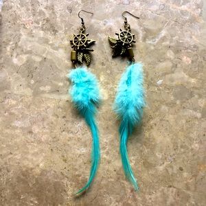 NWT 🪶 Blue Feather pirate vibe long earrings